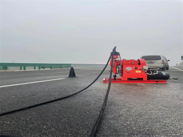 南岔马路路基路面开裂下沉注浆加固灌浆